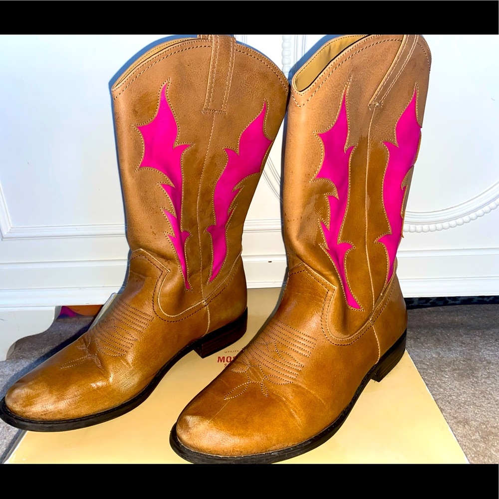 Cowgirl boots! Size 10 👏🏼 Gently used